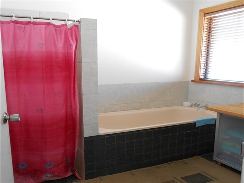 13 Old Ledge Point Road, Ledge Point WA 6043