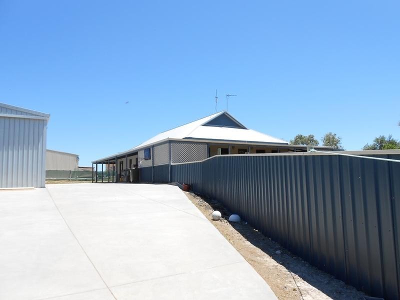 13 Old Ledge Point Road, Ledge Point WA 6043