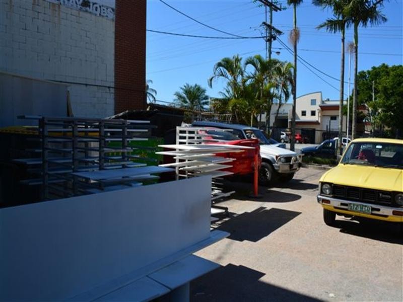 Unit 2/20 Smallwood, Underwood QLD 4119