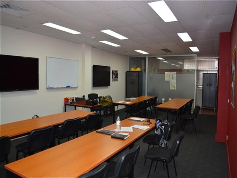 Unit 8/3360 Pacific Highway, Springwood QLD 4127