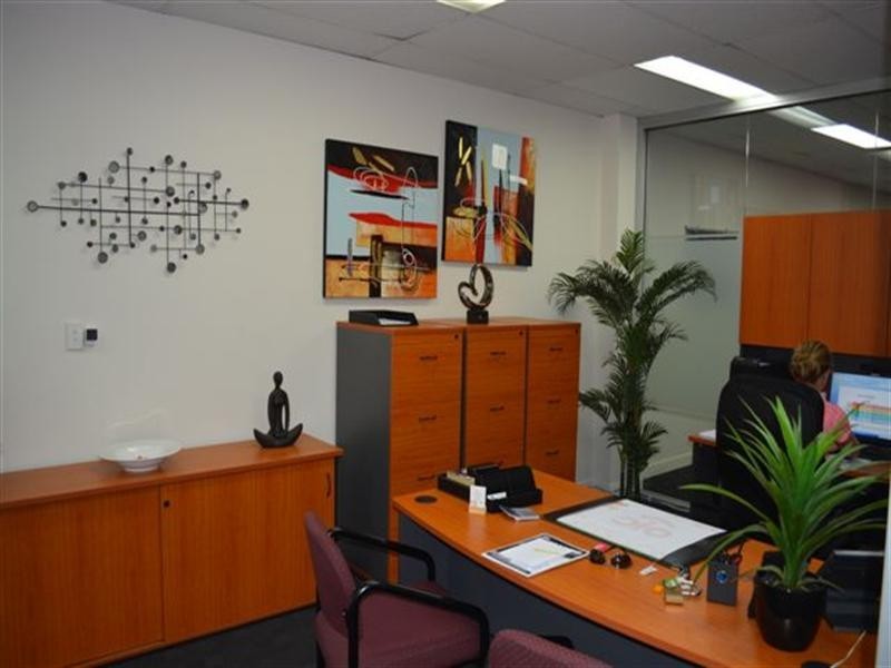 Unit 8/3360 Pacific Highway, Springwood QLD 4127