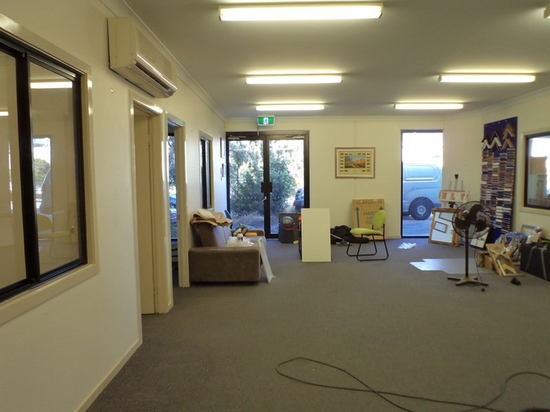 33 Nealdon Drive, Meadowbrook QLD 4131