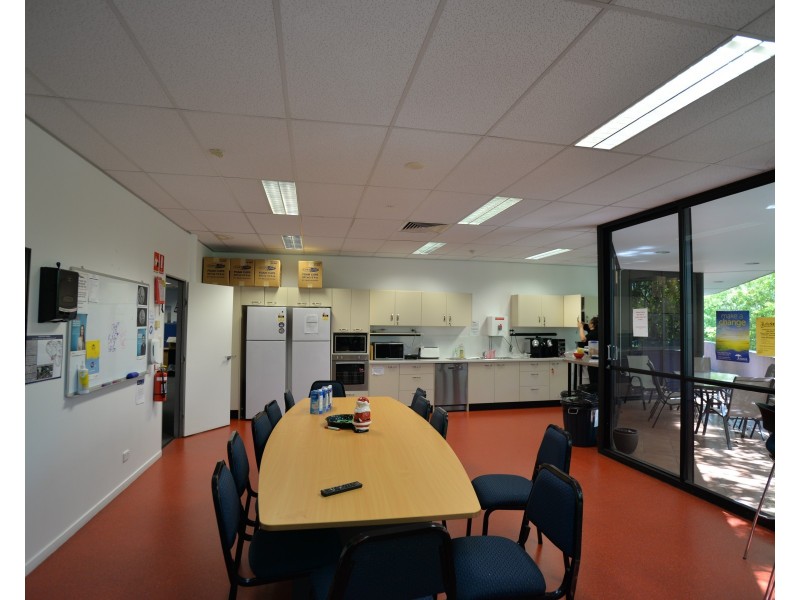 3398 PACIFIC Highway, Springwood QLD 4127
