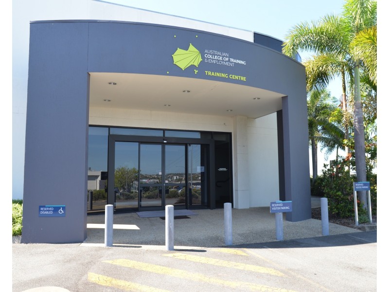 3398 PACIFIC Highway, Springwood QLD 4127