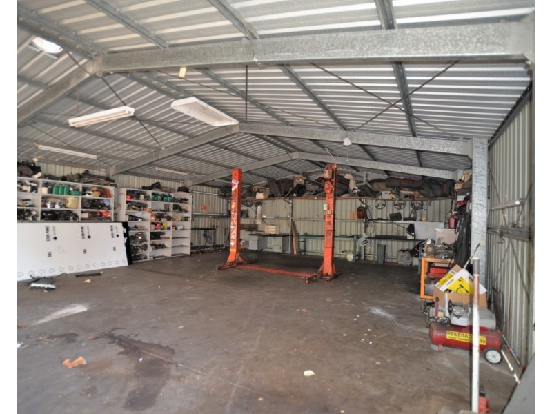 9 River Road, Waterford QLD 4133