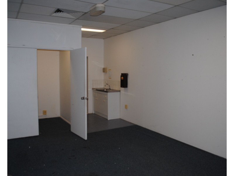 9,10,11,12/84 Wembley Road, Logan Central QLD 4114