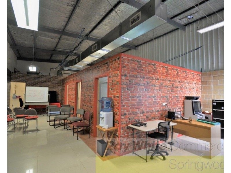 1A/207 Queens Road, Kingston QLD 4114