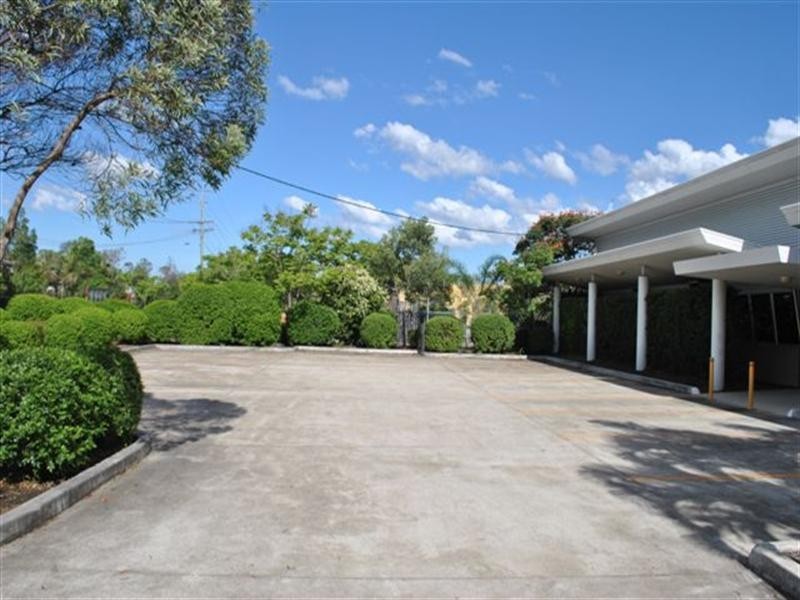 24 Nealdon Drive, Meadowbrook QLD 4131