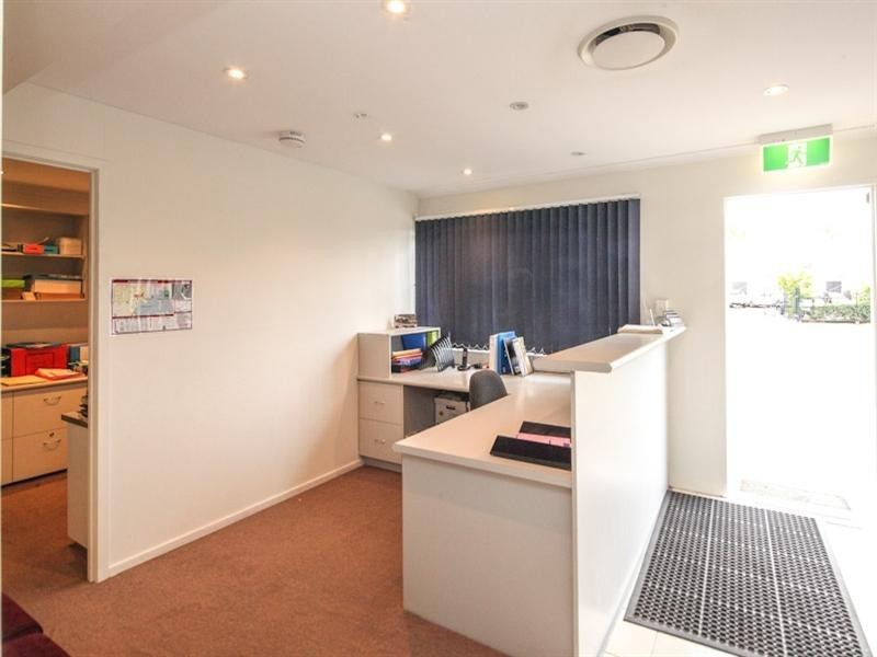 42-44 Nealdon Drive, Meadowbrook QLD 4131