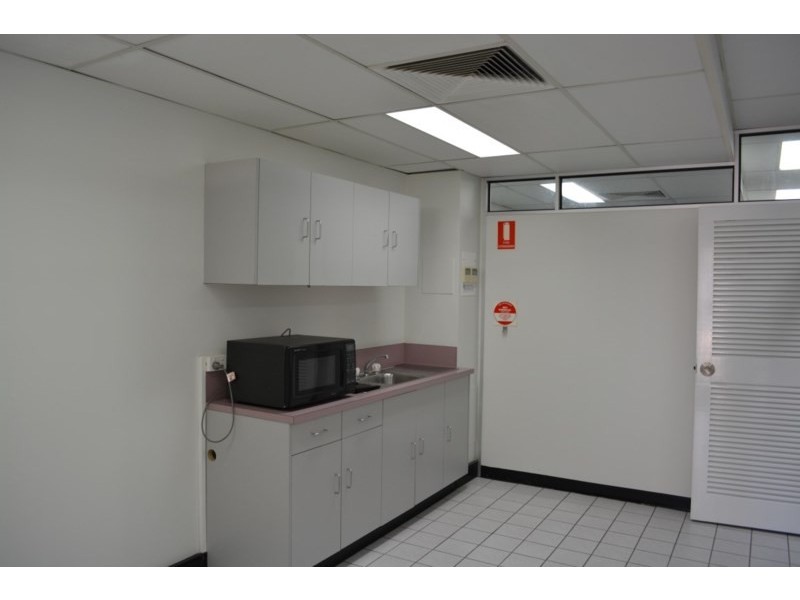 6+7/3368 Pacific Highway, Springwood QLD 4127