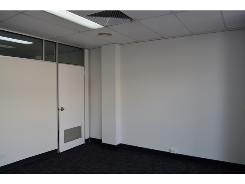 6+7/3368 Pacific Highway, Springwood QLD 4127