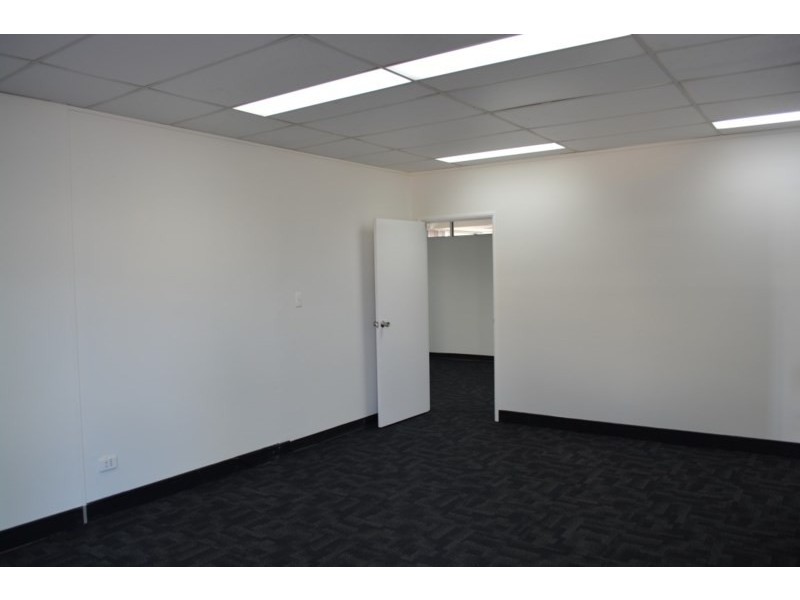 6+7/3368 Pacific Highway, Springwood QLD 4127