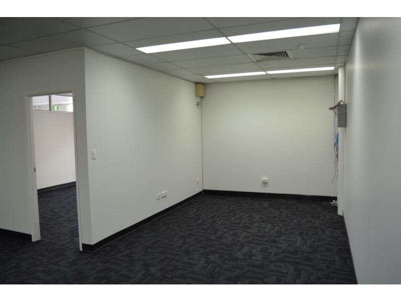 6+7/3368 Pacific Highway, Springwood QLD 4127