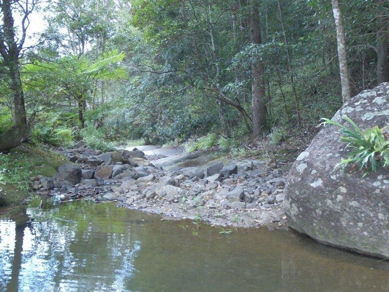 18 Eden Road, Maleny QLD 4552