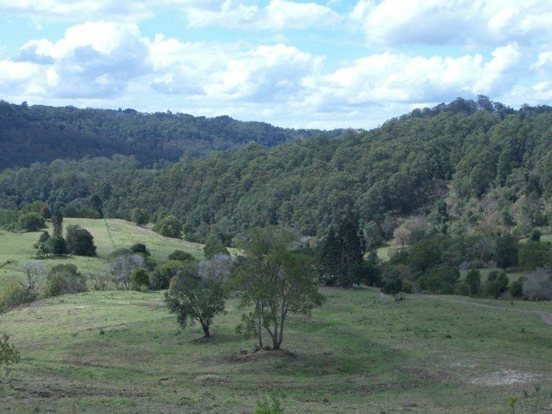 18 Eden Road, Maleny QLD 4552