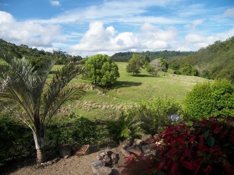 18 Eden Road, Maleny QLD 4552