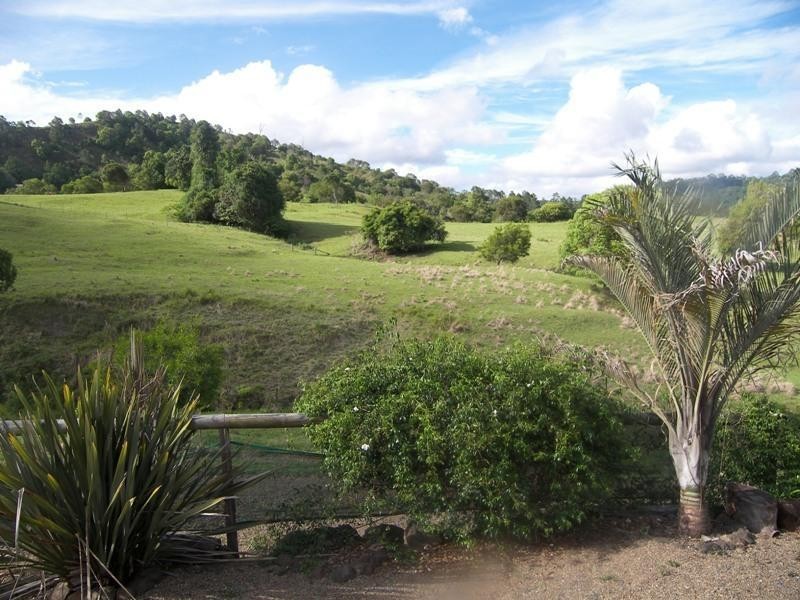 18 Eden Road, Maleny QLD 4552