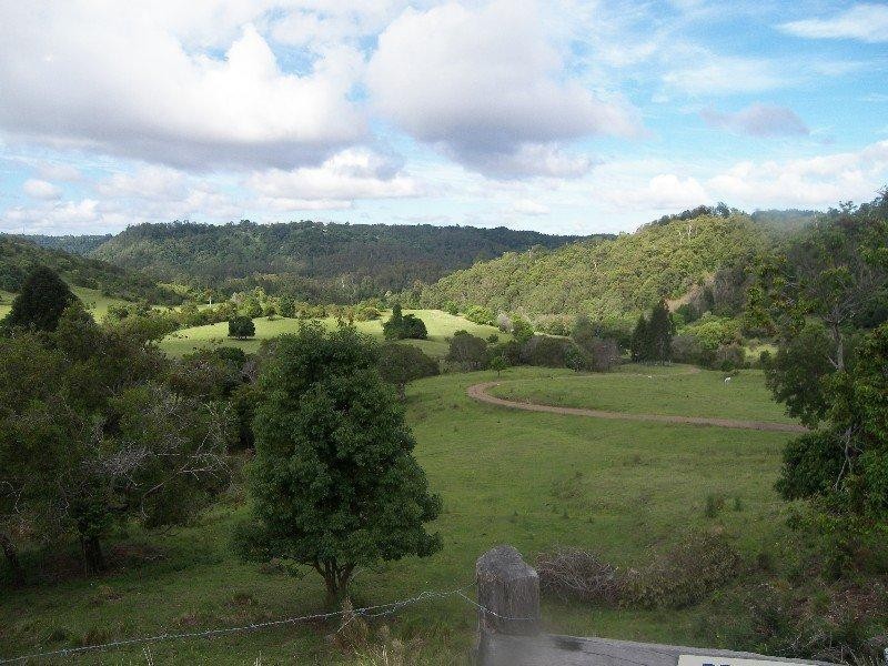 18 Eden Road, Maleny QLD 4552