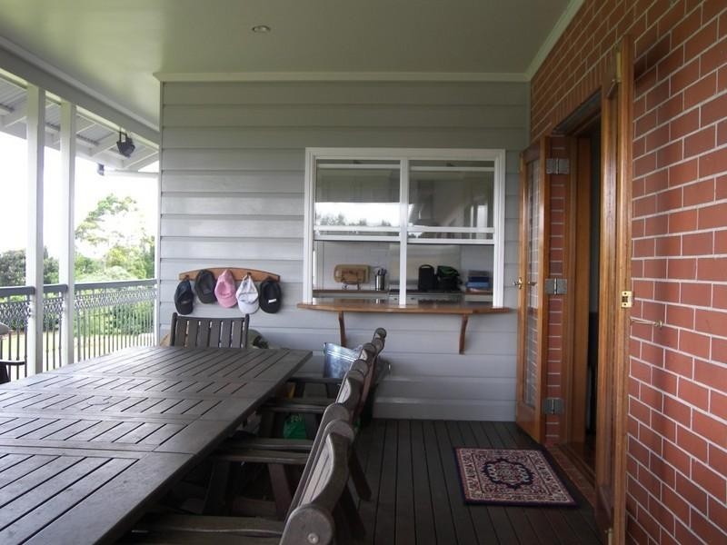 614 Mountain View Road, Maleny QLD 4552