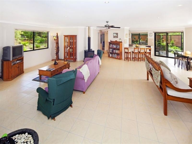 7 Burgess Avenue, Maleny QLD 4552