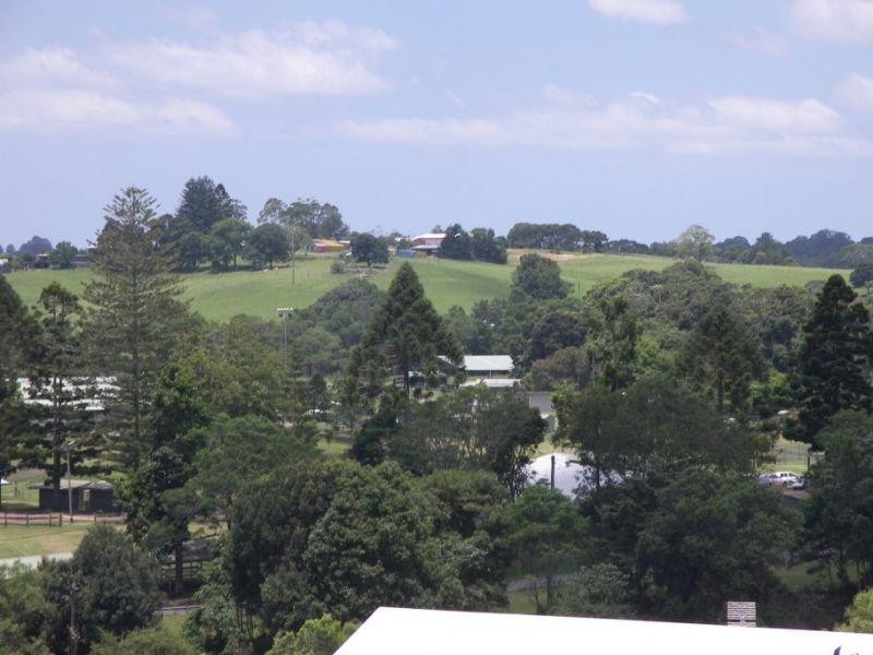 8 Whiptail Court, Maleny QLD 4552