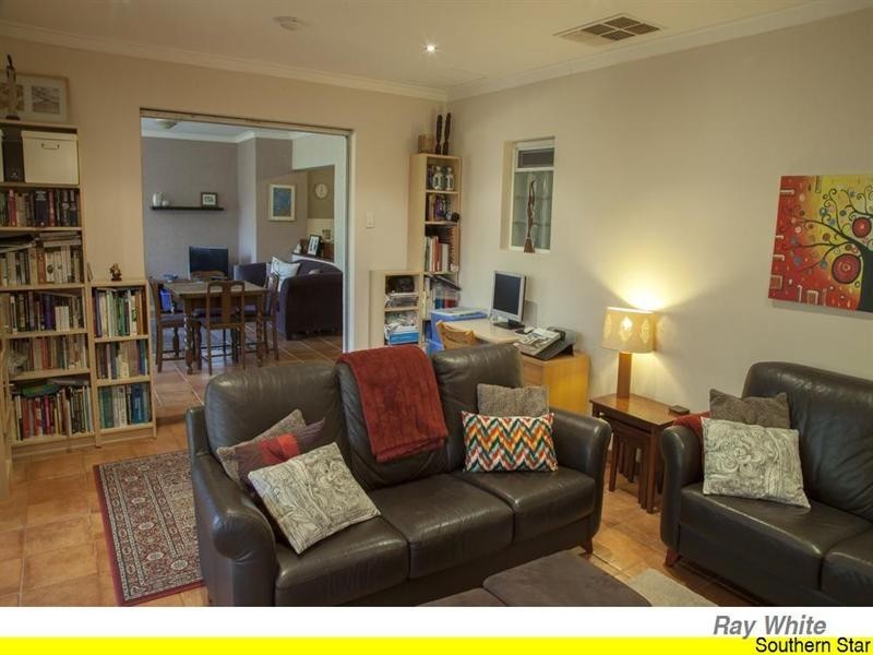 24 Peter Street, Kelmscott WA 6111