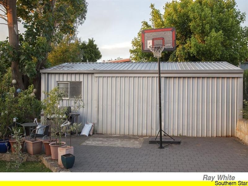 24 Peter Street, Kelmscott WA 6111