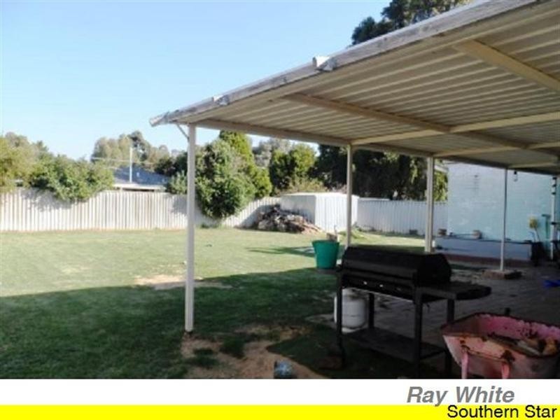8 Pigott Street, Armadale WA 6112