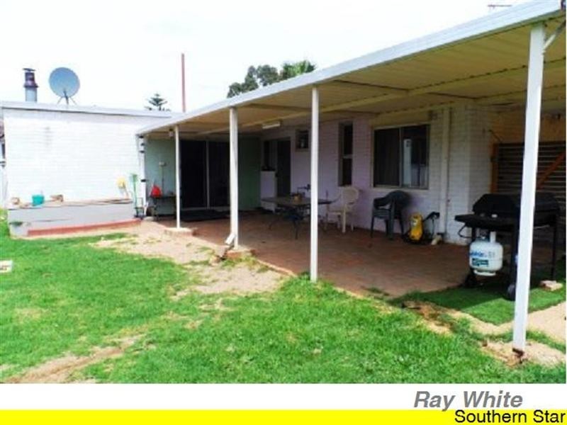 8 Pigott Street, Armadale WA 6112