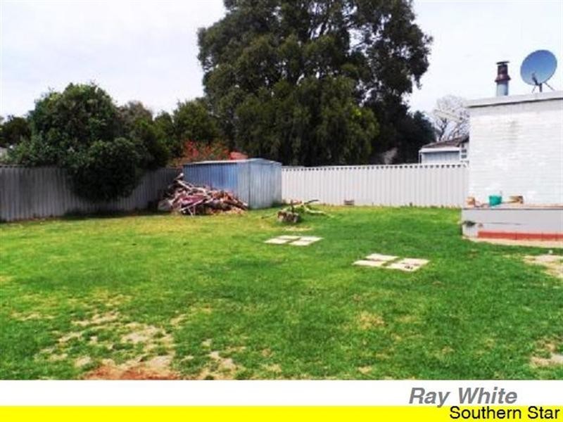 8 Pigott Street, Armadale WA 6112