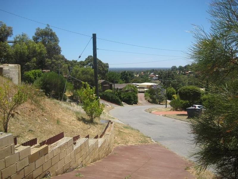 14 Amethyst Crescent, Mount Richon WA 6112