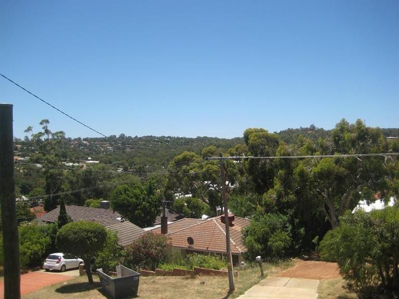 14 Amethyst Crescent, Mount Richon WA 6112