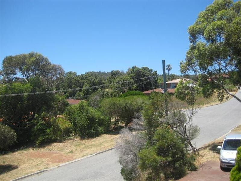 14 Amethyst Crescent, Mount Richon WA 6112