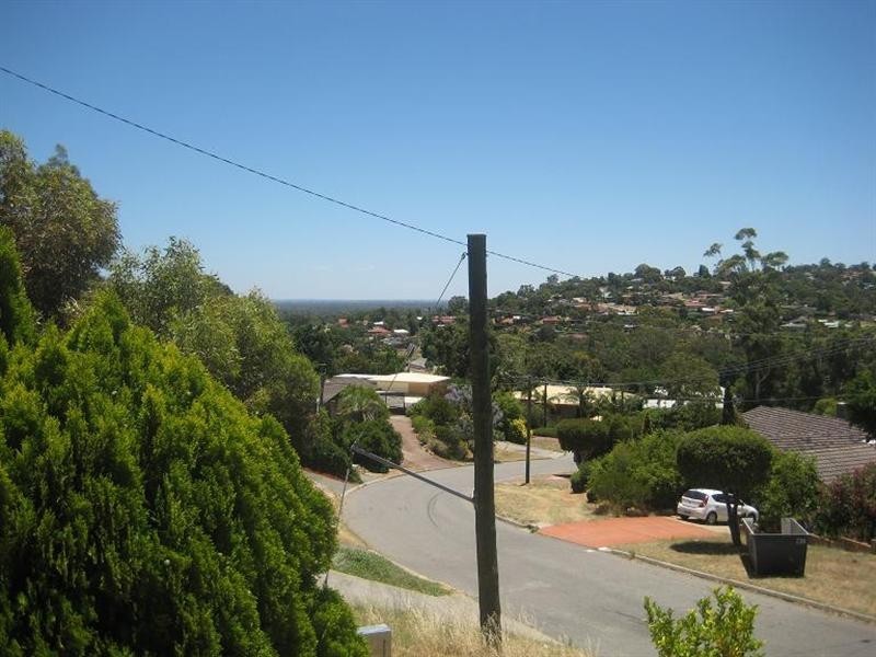 14 Amethyst Crescent, Mount Richon WA 6112