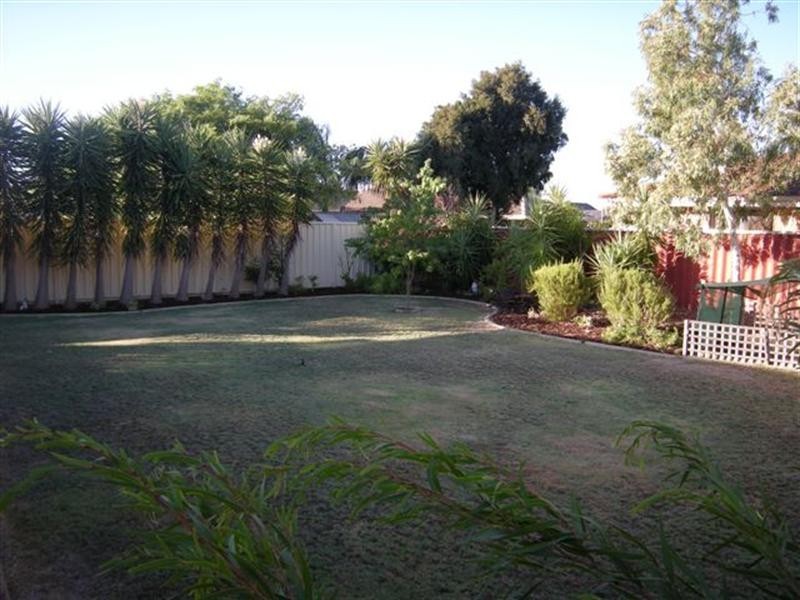 5 Jooleen Way, Thornlie WA 6108