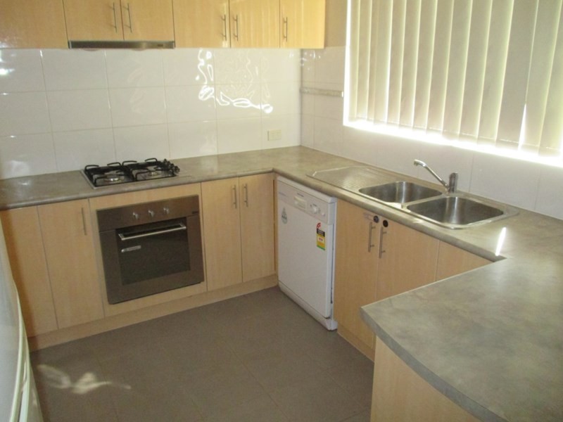 4/52 Fifth Road, Armadale WA 6112