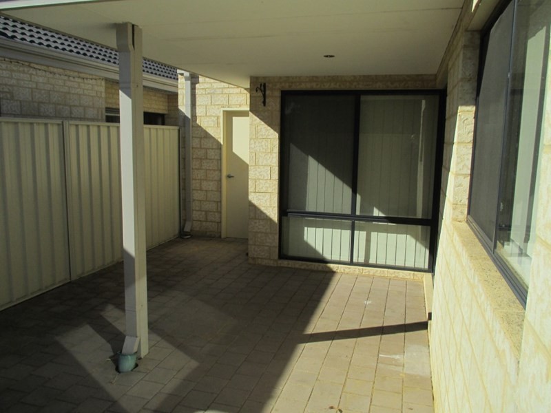 4/52 Fifth Road, Armadale WA 6112