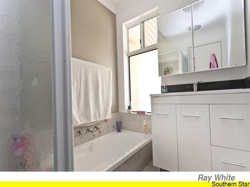 30 Hemingway Drive, Camillo WA 6111