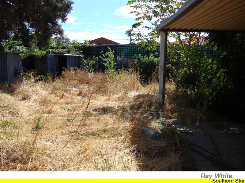 5 Slee Avenue, Kelmscott WA 6111