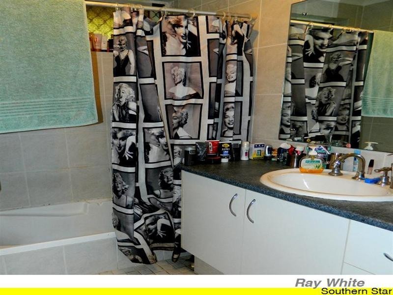 6 Silver Mallee Close, Camillo WA 6111