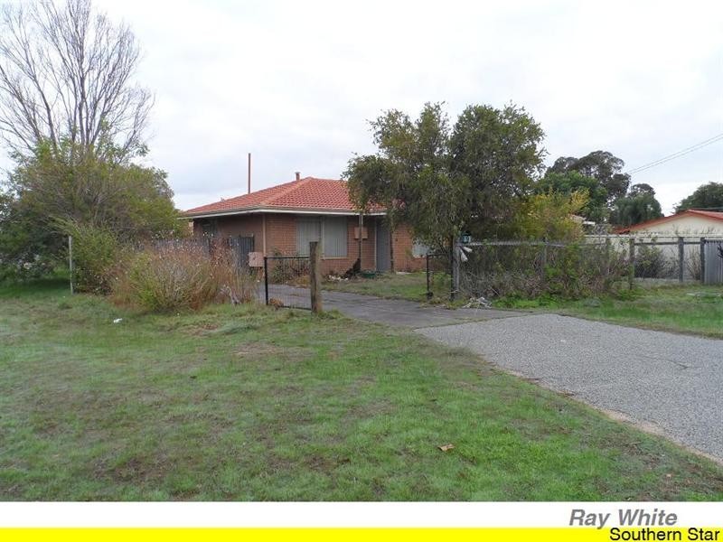 9 Hakea Road, Camillo WA 6111