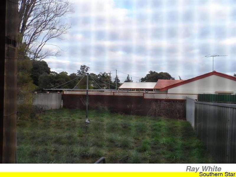 9 Hakea Road, Camillo WA 6111