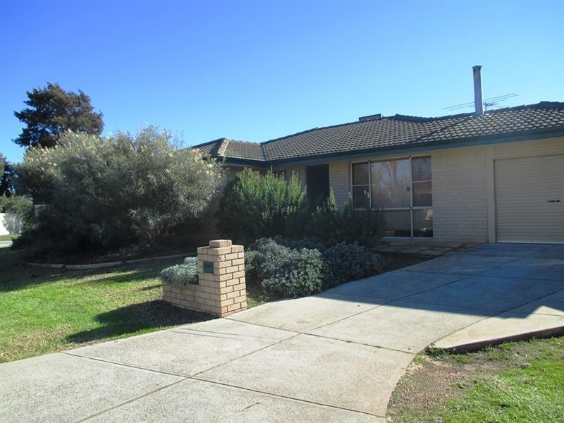 2 Reveley Close, Seville Grove WA 6112