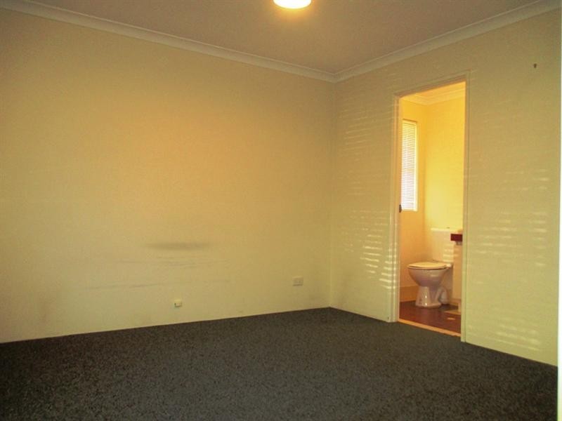 2 Reveley Close, Seville Grove WA 6112