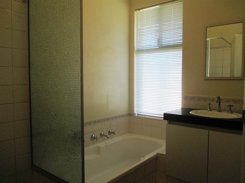 2 Reveley Close, Seville Grove WA 6112