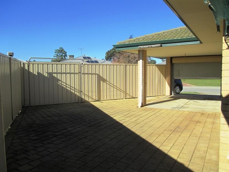 2 Reveley Close, Seville Grove WA 6112
