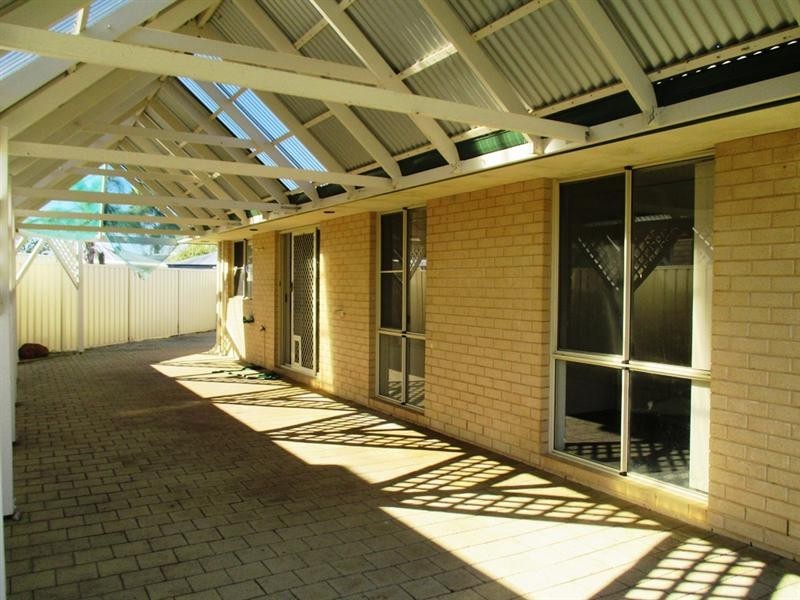 2 Reveley Close, Seville Grove WA 6112