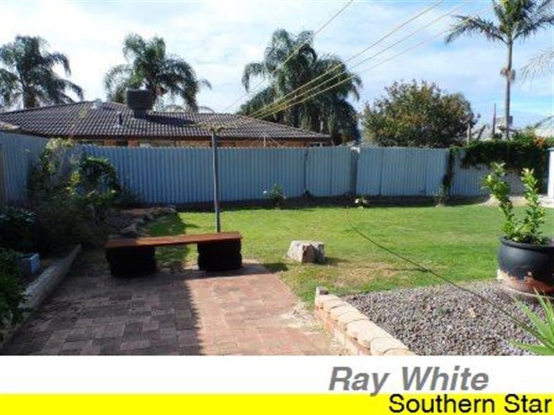 4 Hillman Court, Kelmscott WA 6111