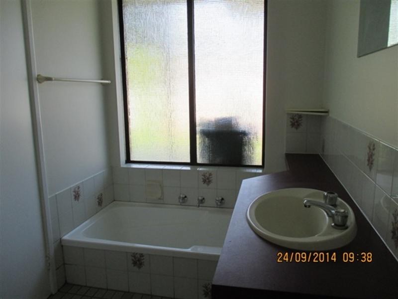 9 Excalibur Circle, Camillo WA 6111