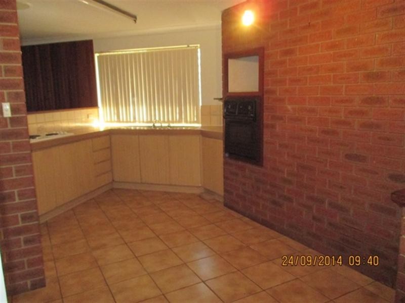 9 Excalibur Circle, Camillo WA 6111